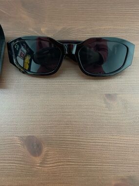 Black Sleek Sunglasses